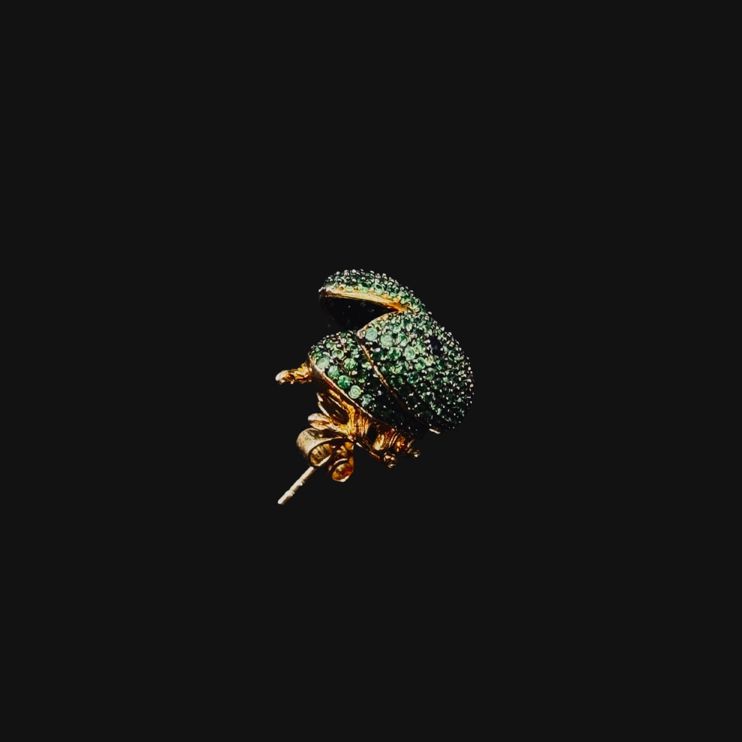 THE LADY BUG EARRING (TSAVORITE)