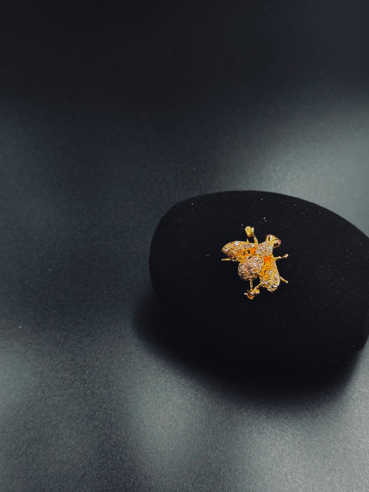 BUZZ BROOCH (WHITE)